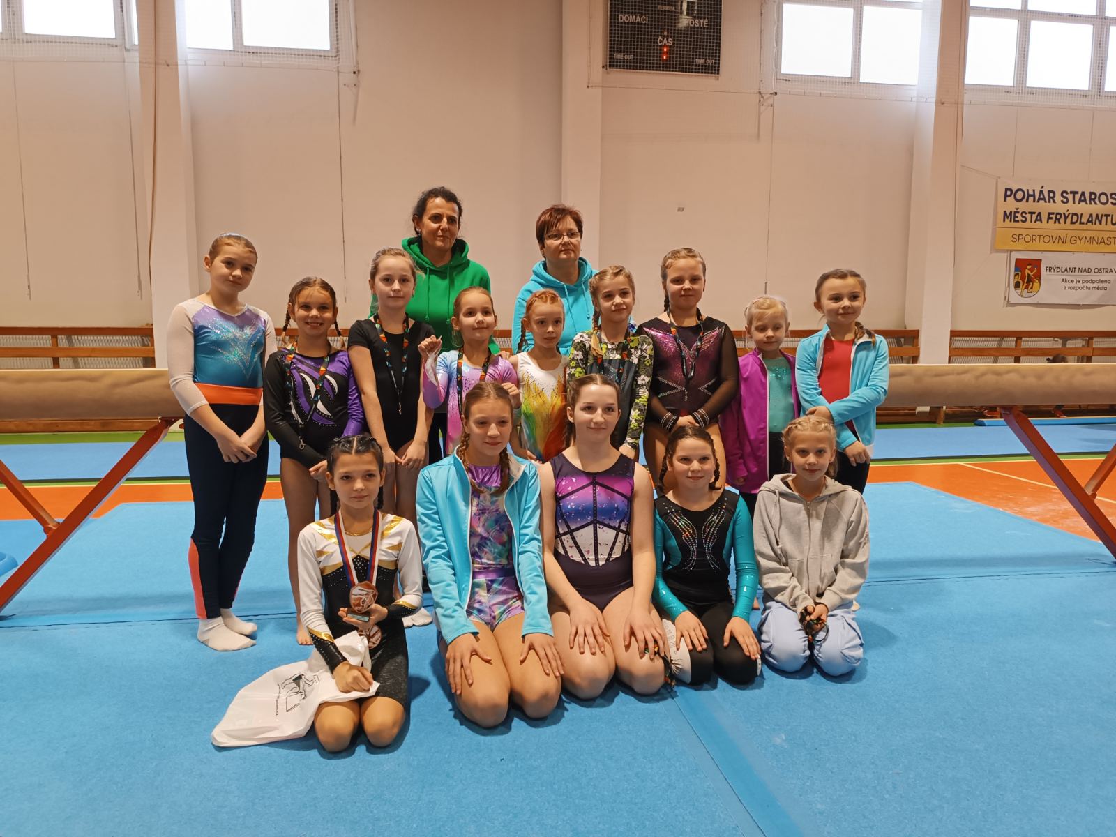 17.2. 2024 Frýdlant nad Ostravicí. Trenéři: Martina Kabudˇová + V2ra Mazochová. Závodnice: S. Krestová,